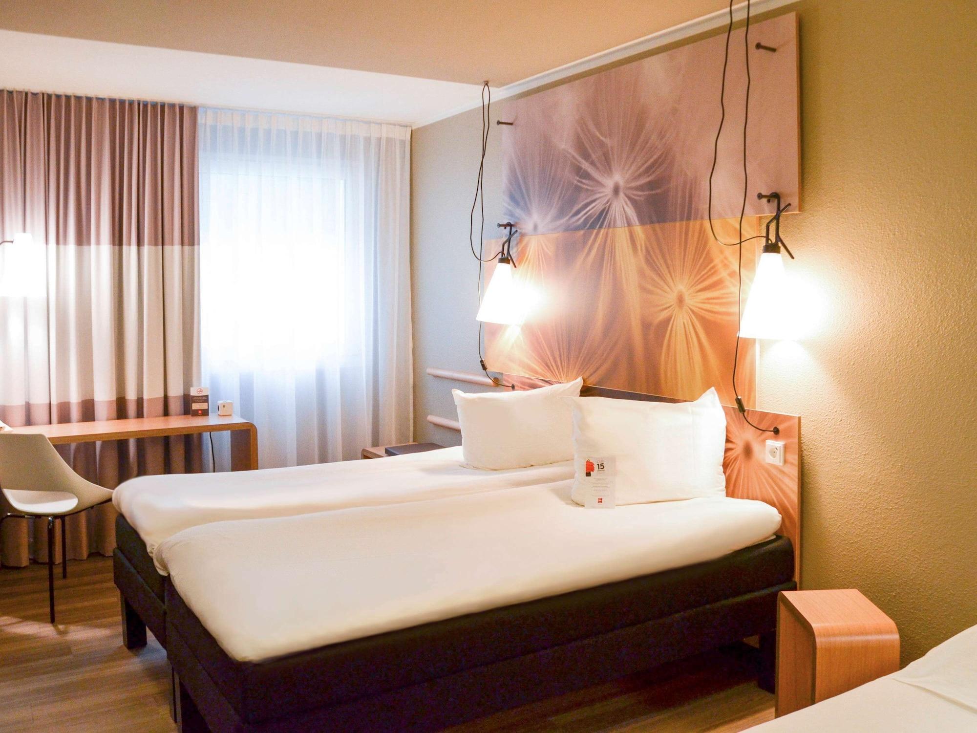 Ibis Hotel Frankfurt Airport Kelsterbach Bagian luar foto