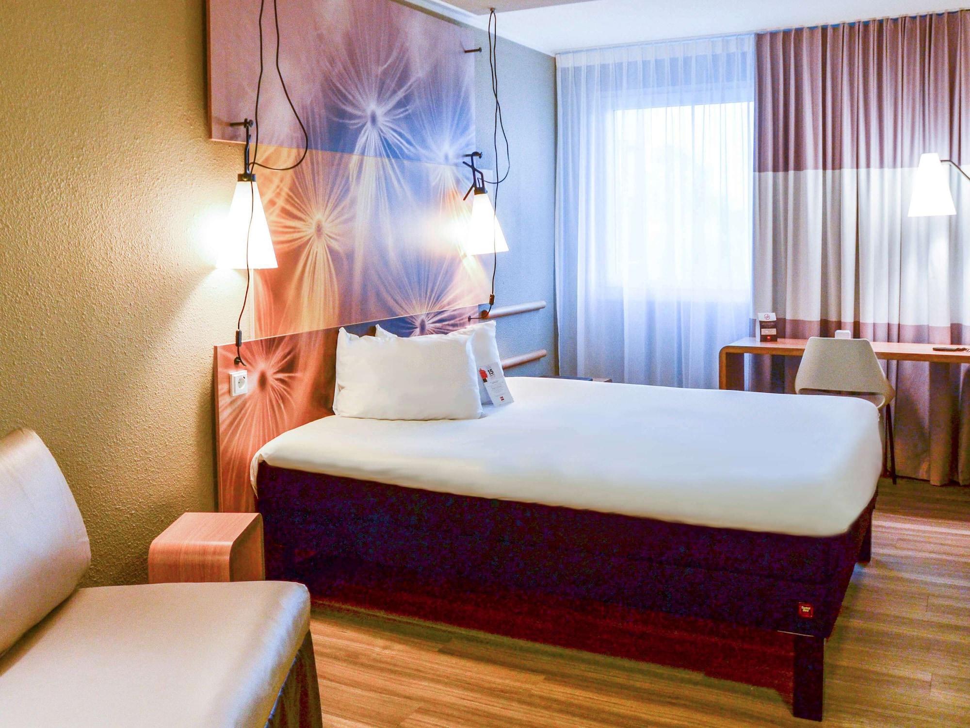 Ibis Hotel Frankfurt Airport Kelsterbach Bagian luar foto