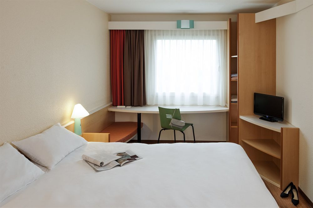 Ibis Hotel Frankfurt Airport Kelsterbach Bagian luar foto