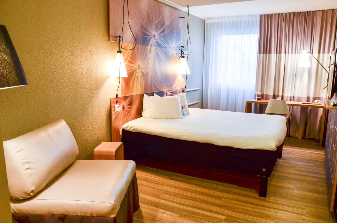 Ibis Hotel Frankfurt Airport Kelsterbach Bagian luar foto